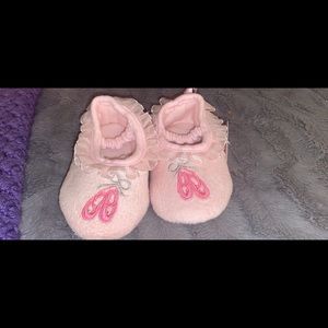 NWT 5/6 baby girl pink slippers